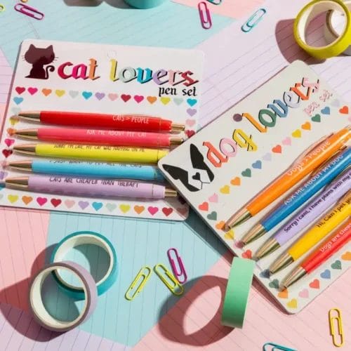 Colorful cat and dog lover pen sets.